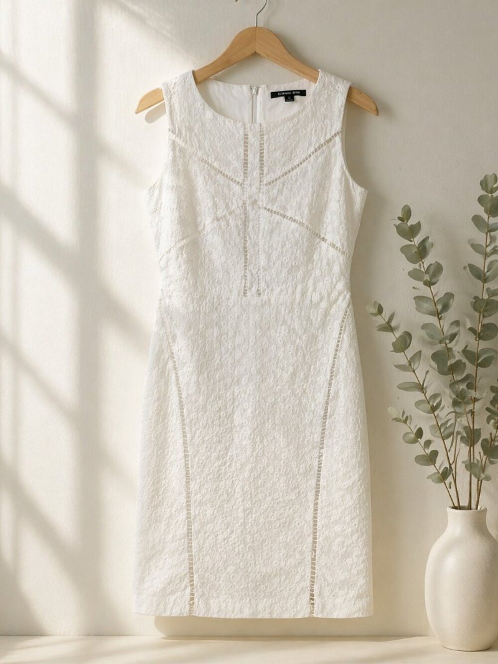 Gianni Bini White Eyelet Lace Dress Size 6 Bridal Shower Summer